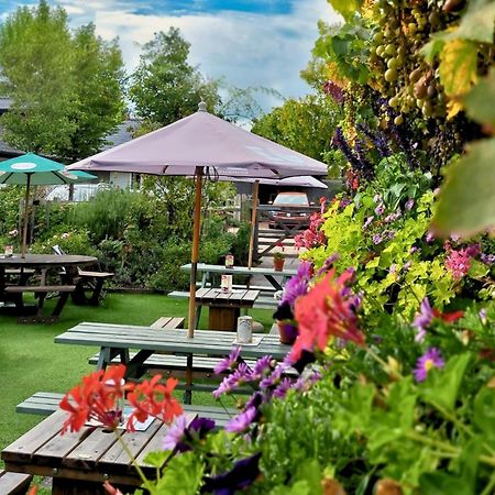 The Inn West End Woking Extérieur photo