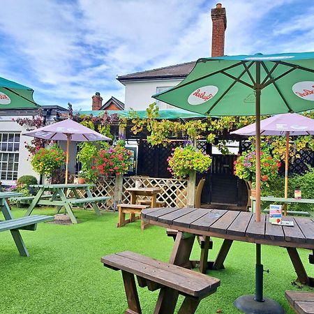 The Inn West End Woking Extérieur photo