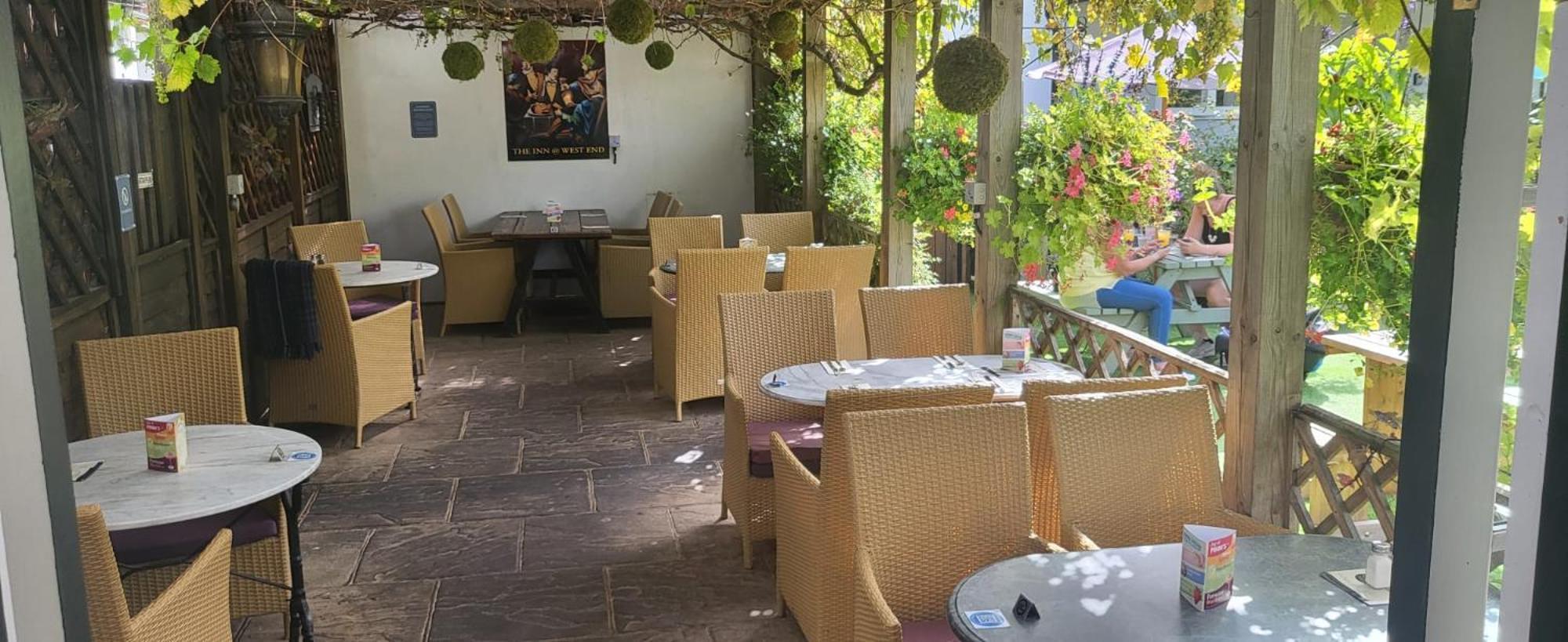 The Inn West End Woking Extérieur photo