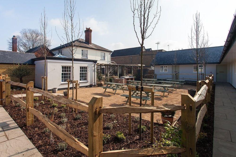 The Inn West End Woking Extérieur photo