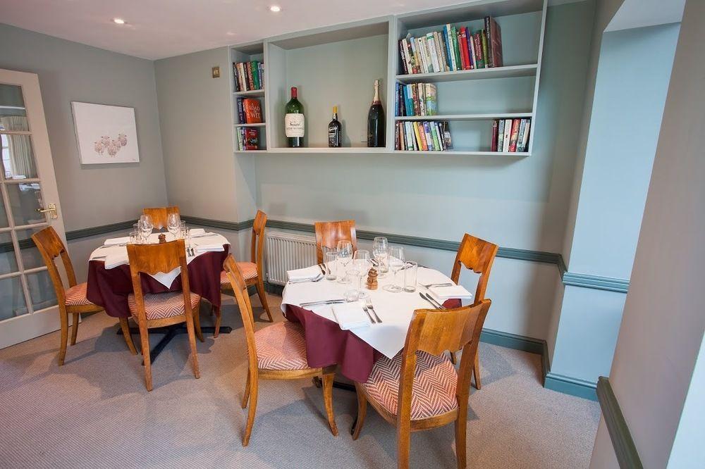 The Inn West End Woking Extérieur photo
