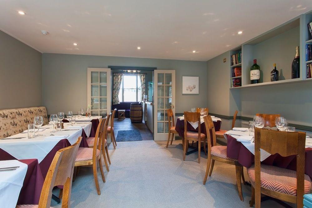 The Inn West End Woking Extérieur photo