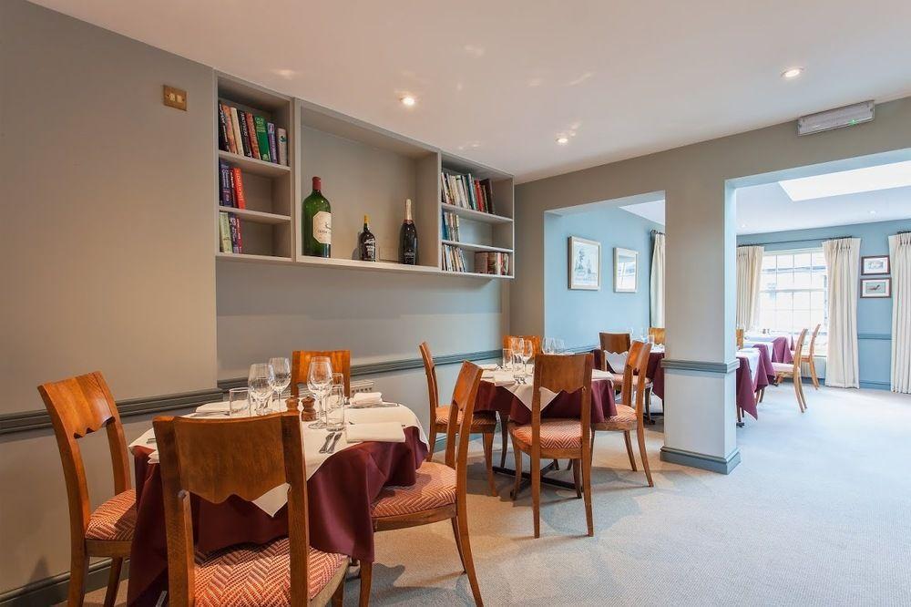 The Inn West End Woking Extérieur photo