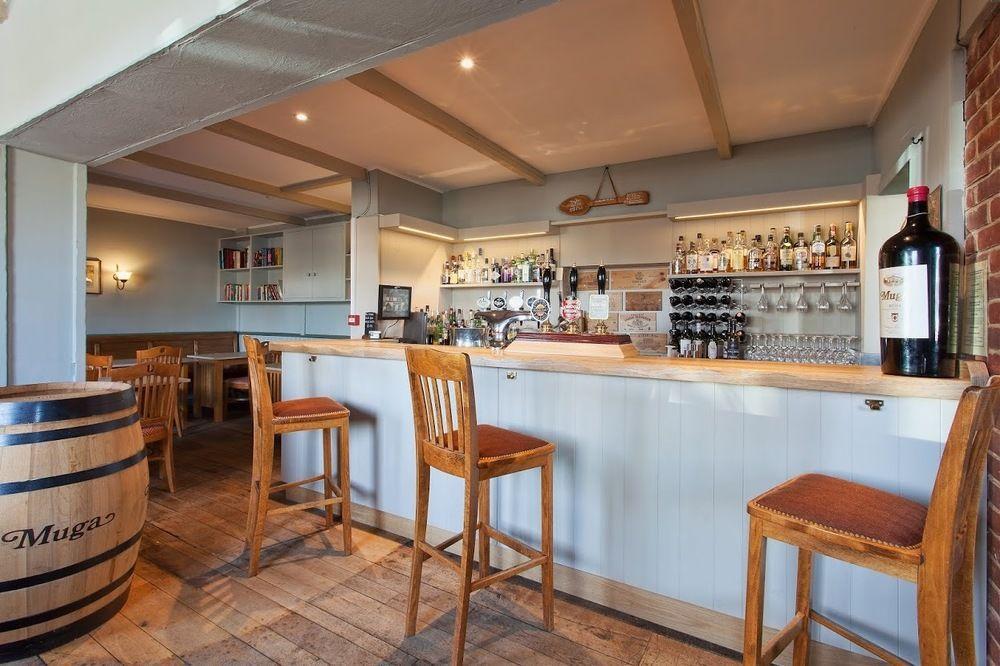 The Inn West End Woking Extérieur photo