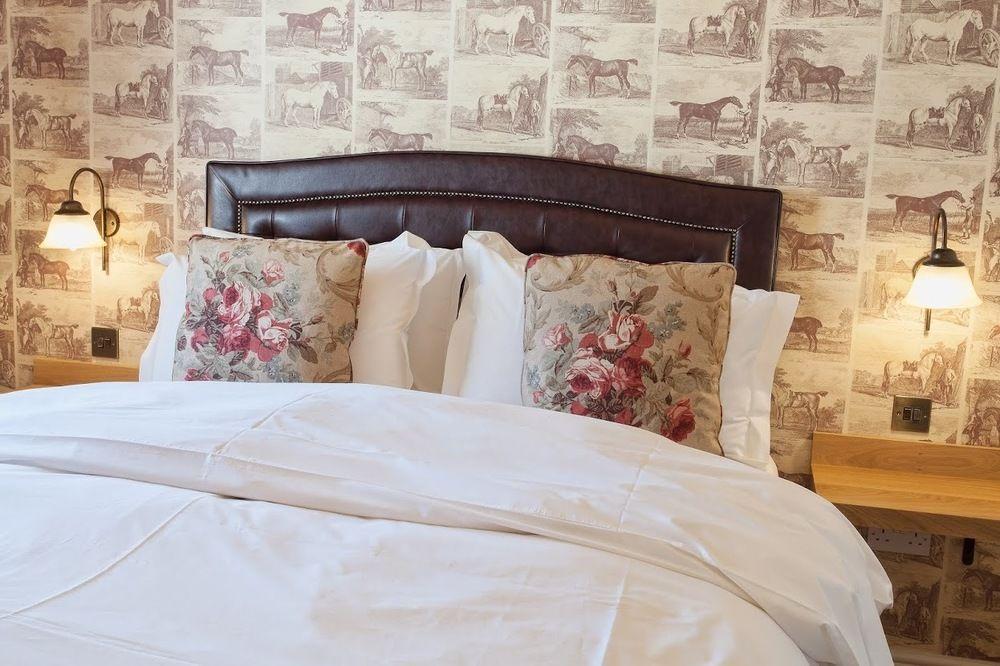 The Inn West End Woking Extérieur photo