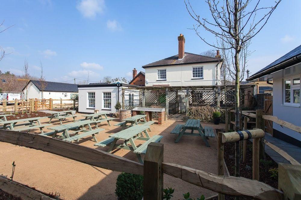 The Inn West End Woking Extérieur photo