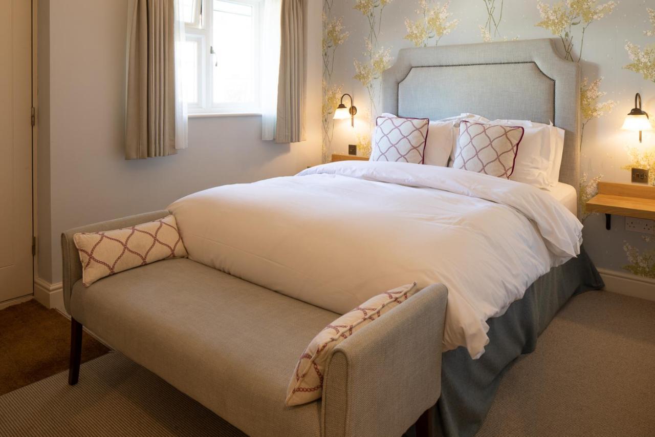 The Inn West End Woking Extérieur photo