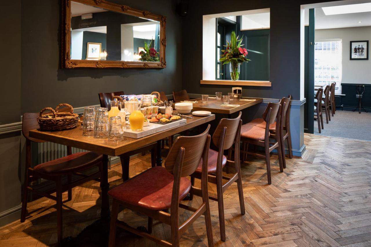 The Inn West End Woking Extérieur photo