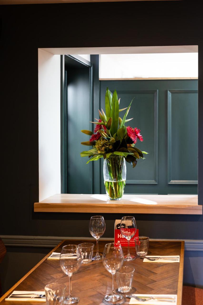 The Inn West End Woking Extérieur photo