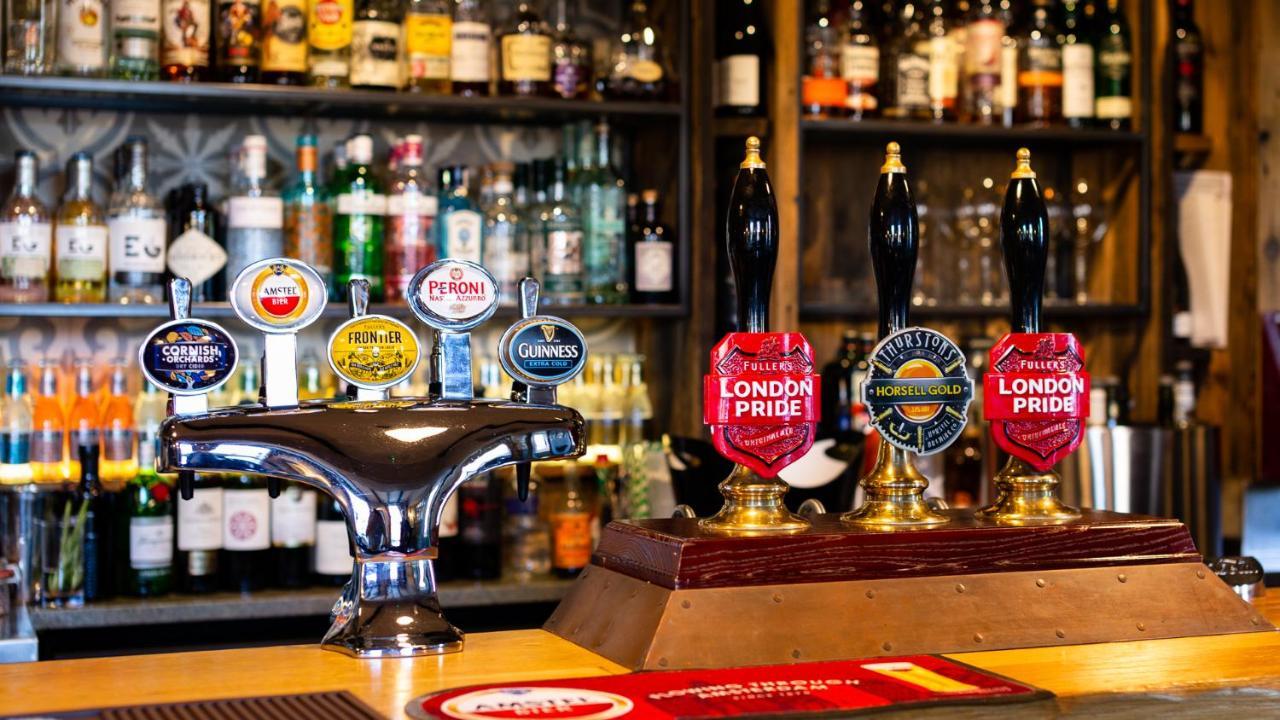 The Inn West End Woking Extérieur photo